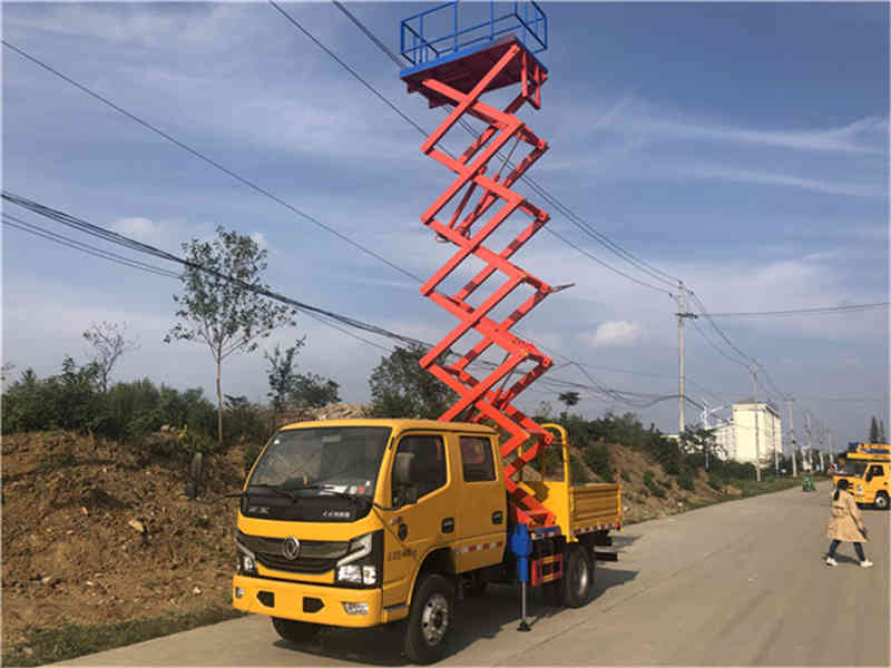 國六東風(fēng)10米剪叉式升降平臺高空作業(yè)車