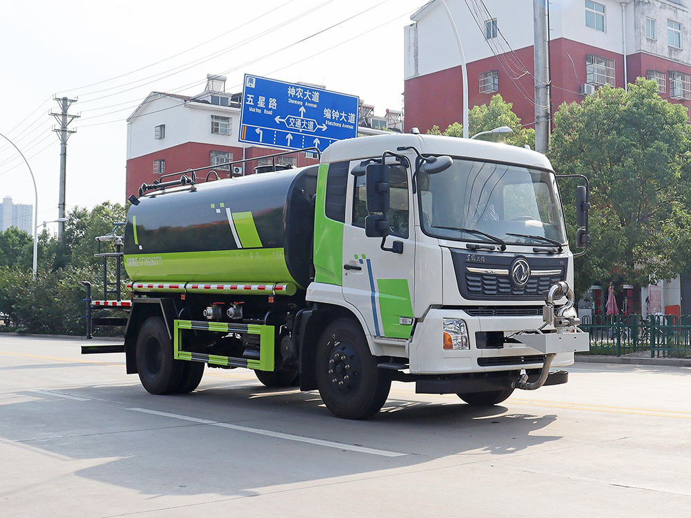 12方東風(fēng)天錦灑水車